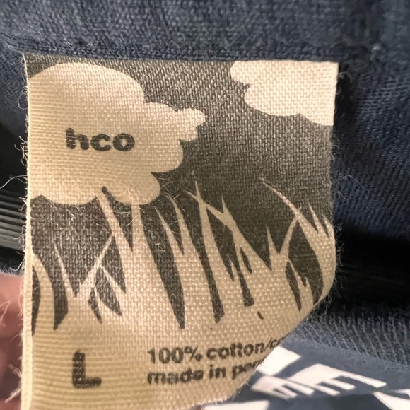 Hollister Men's Navy Graphic T-Shirt - Picture 2 of 3